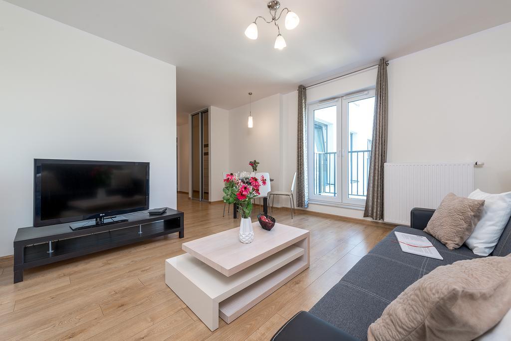 P&O Apartments Wola Tarasy Varsovia Exterior foto